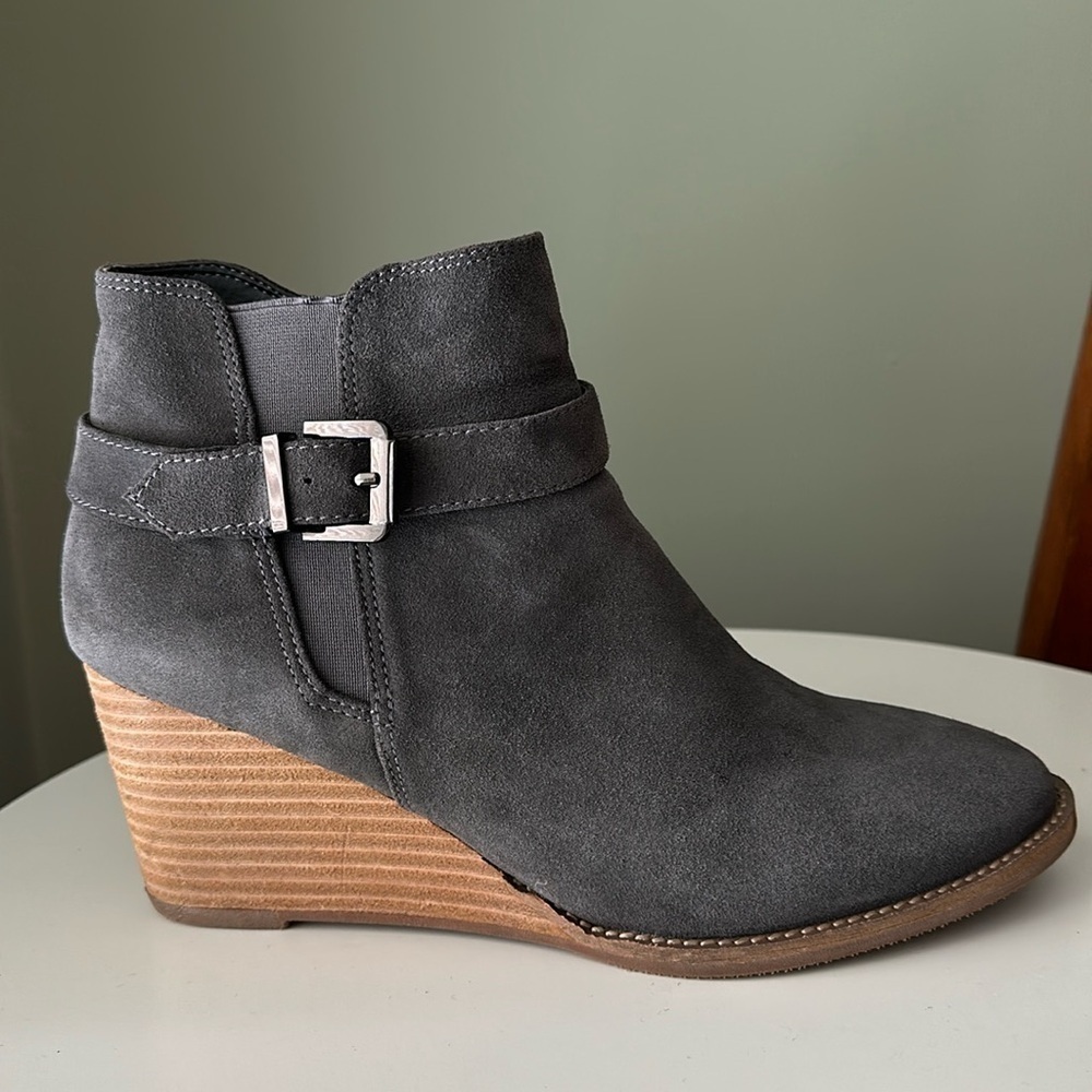 Blondo Natalia Waterproof Ankle Wedge Heel Boot Side Zip Side Goring  Buckle 10M